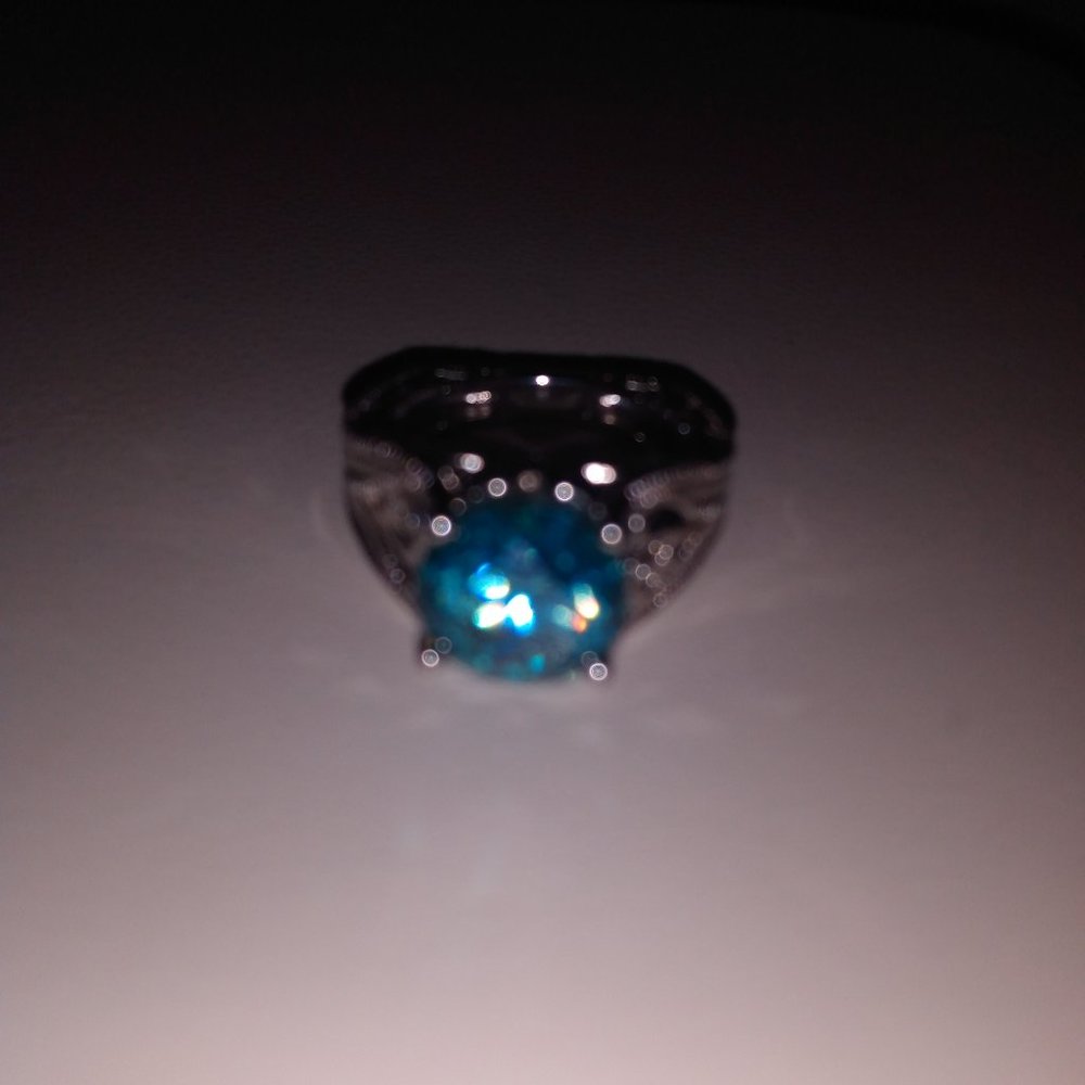 Bella Luce luxe mint Swarovski crystal ring.